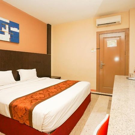 Avi Hotel Surabaya Eksteriør bilde