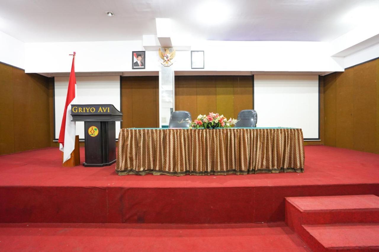 Avi Hotel Surabaya Eksteriør bilde