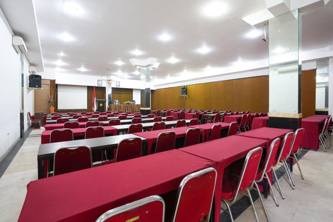 Avi Hotel Surabaya Eksteriør bilde