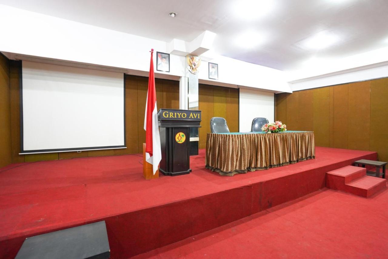 Avi Hotel Surabaya Eksteriør bilde