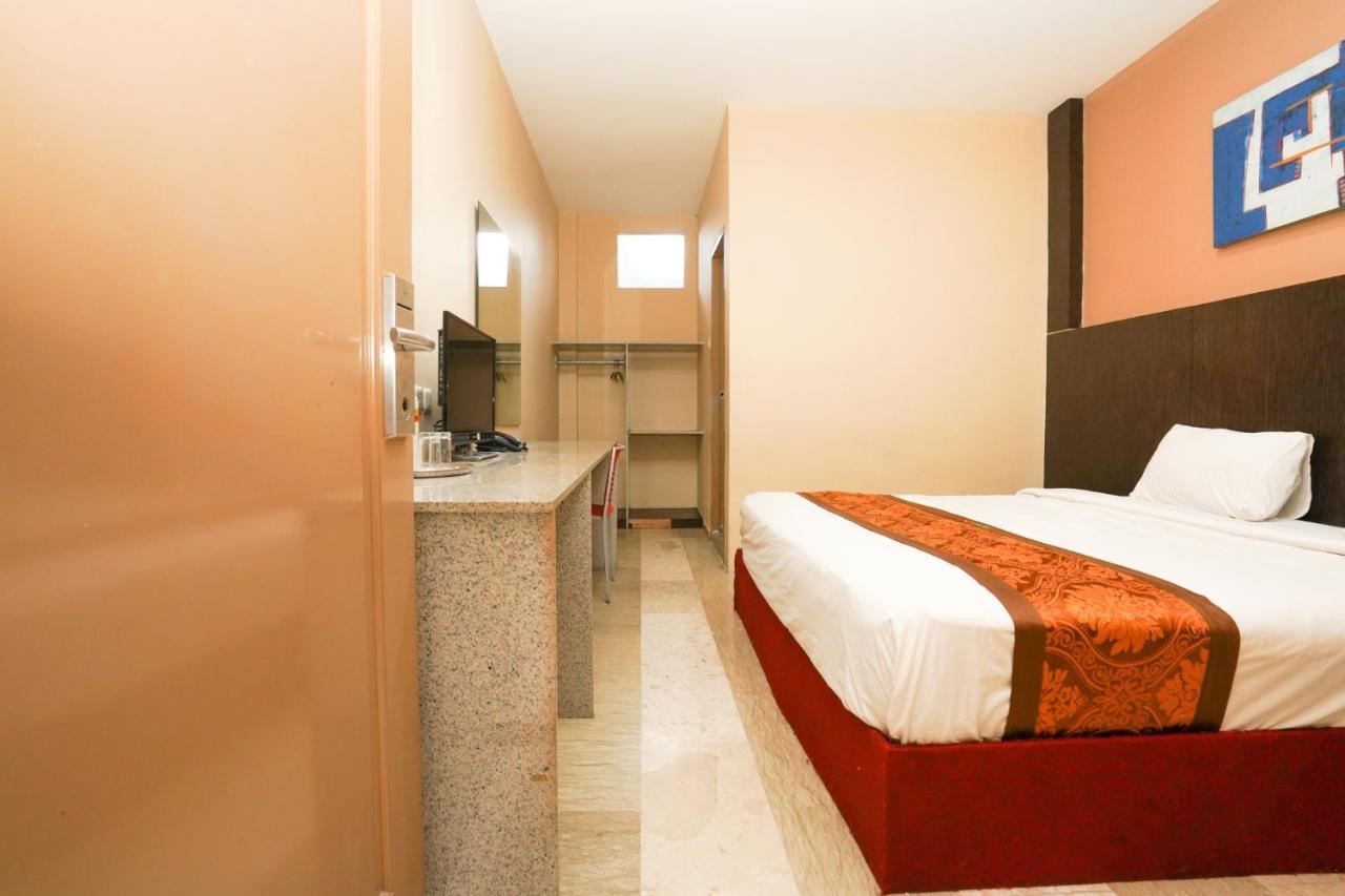 Avi Hotel Surabaya Eksteriør bilde